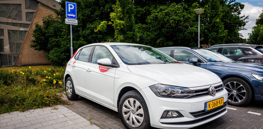 Upgrade openbaar vervoer: Waalwijk is vijf deelauto’s rijker (Video)