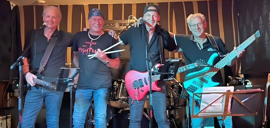 Rockband East Tannix treedt voor het eerst op bij het Parkpaviljoen