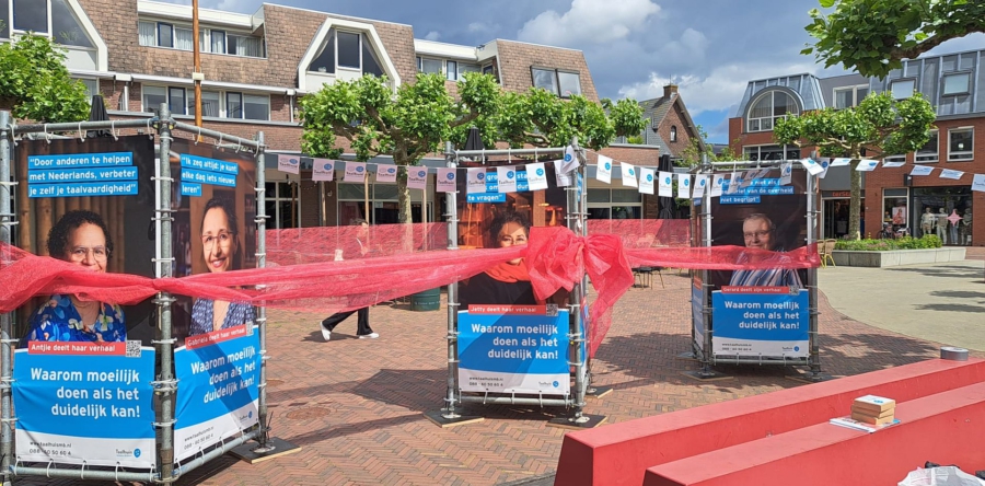 Foto-expositie over laaggeletterdheid in Drunen (video)