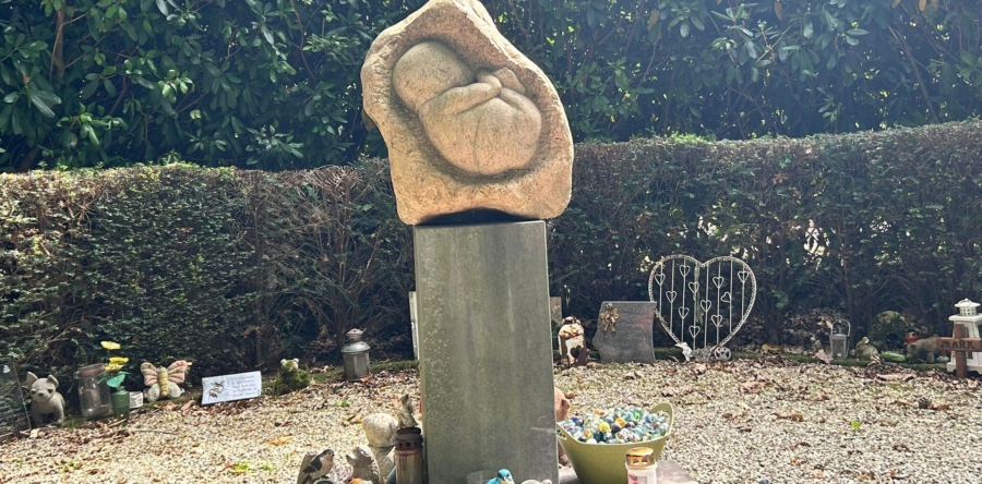 Caroline vraagt zorg voor monument op kerkhof: ‘Dat verdient het’