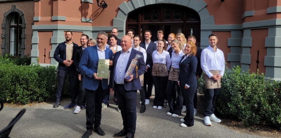 Opening kasteel Steenenburg: hotel en meetingplek (Video)
