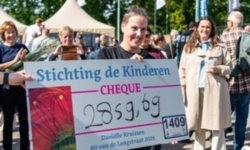 Daniëlle haalt 2859,69 euro op voor Stichting de Kinderen tijdens 80