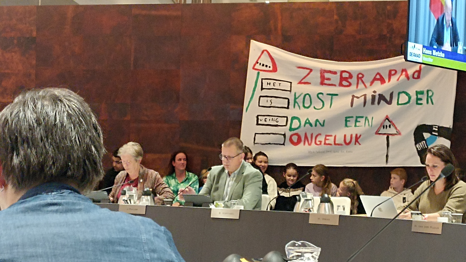 Wethouder opnieuw in gesprek over aanleggen zebrapad Raadhuisstraat