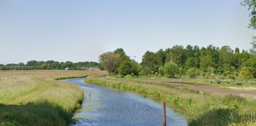 Tractor met aanhanger kantelt in buitengebied van Waspik