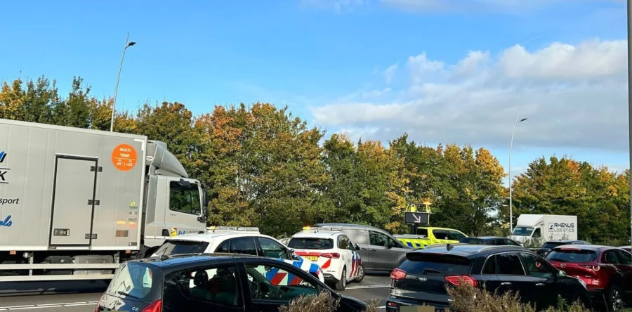 Groot verkeershinder door ongeval op de MIdden-Brabantweg