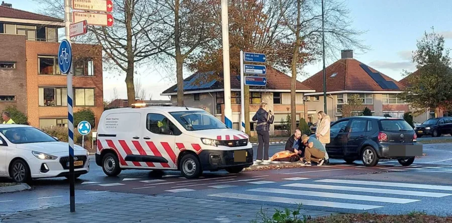 Fietser wordt door auto geschept op rotonde Europalaan