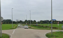 Overlaatweg magneet voor ongelukken, college met handen in het haar