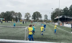 Waalwijkse kinderen voor drie dagen profvoetballer (Video)