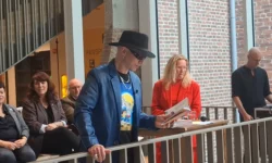 Boekpresentatie over Okke de spin in het Schoenenkwartier (Video)