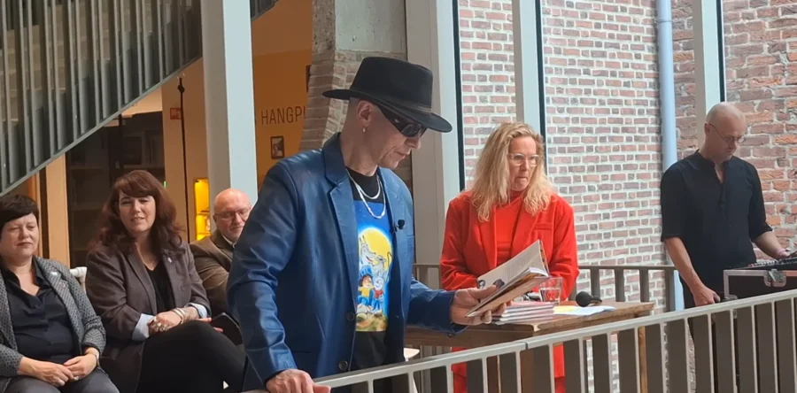 Boekpresentatie over Okke de spin in het Schoenenkwartier (Video)