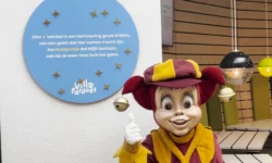 Villa Pardoes viert jubileum met onthulling Twinkelmuur (Video)