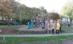 Weer jarenlang klimmen en klauteren: speelberg heropend (Video)