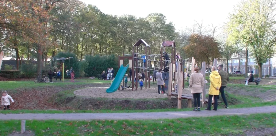 Weer jarenlang klimmen en klauteren: speelberg heropend (Video)