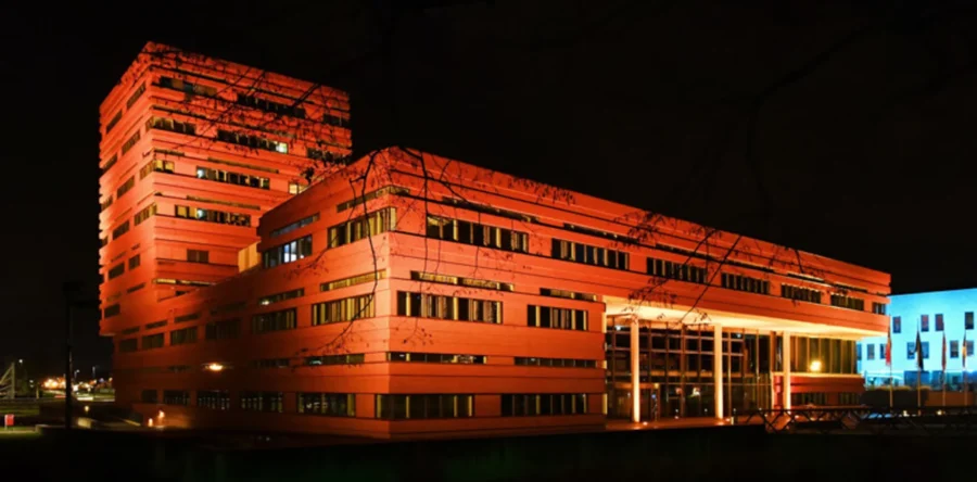 Waalwijk kleurt oranje tegen geweld tegen vrouwen