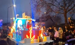 Veel blije kinderen bij lichtjesintocht Kaatsheuvel