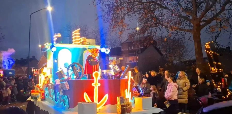 Veel blije kinderen bij lichtjesintocht Kaatsheuvel