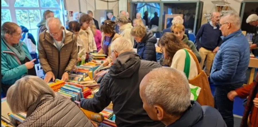 Boekenbeurs in Nieuwkuijk levert duizenden euro’s op