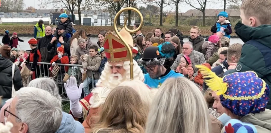 Sinterklaas maakt feestelijke intocht door de Langstraat (video)