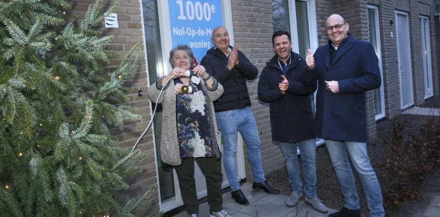 Vlijmen verwelkomt eerste houtbouwwoningen en 1000e NOM-woning