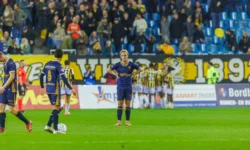 Crisis duurt voort: RKC Waalwijk in extremis onderuit tegen Vitesse