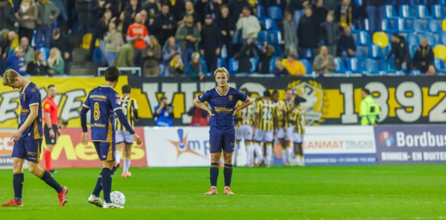 Crisis duurt voort: RKC Waalwijk in extremis onderuit tegen Vitesse