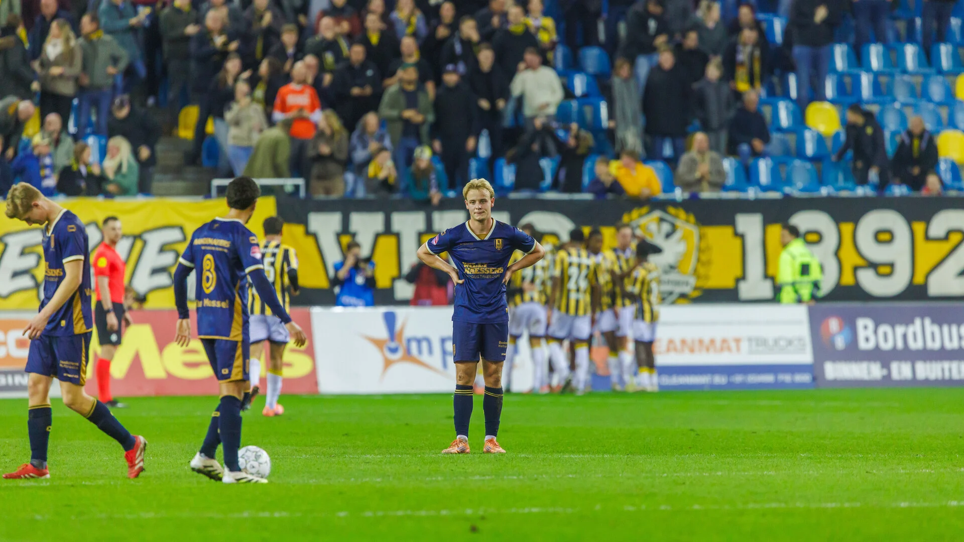 Crisis duurt voort: RKC Waalwijk in extremis onderuit tegen Vitesse