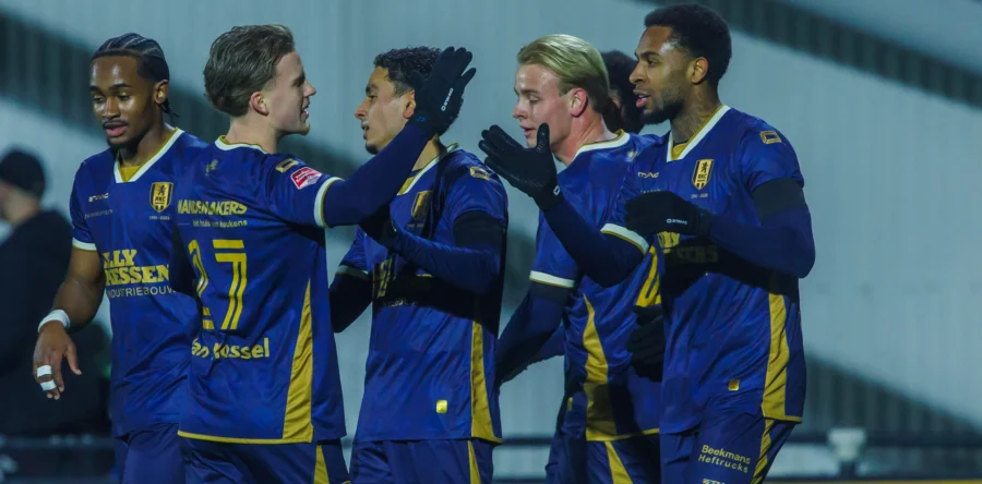 RKC Waalwijk wint emotioneel duel van Jong Ajax