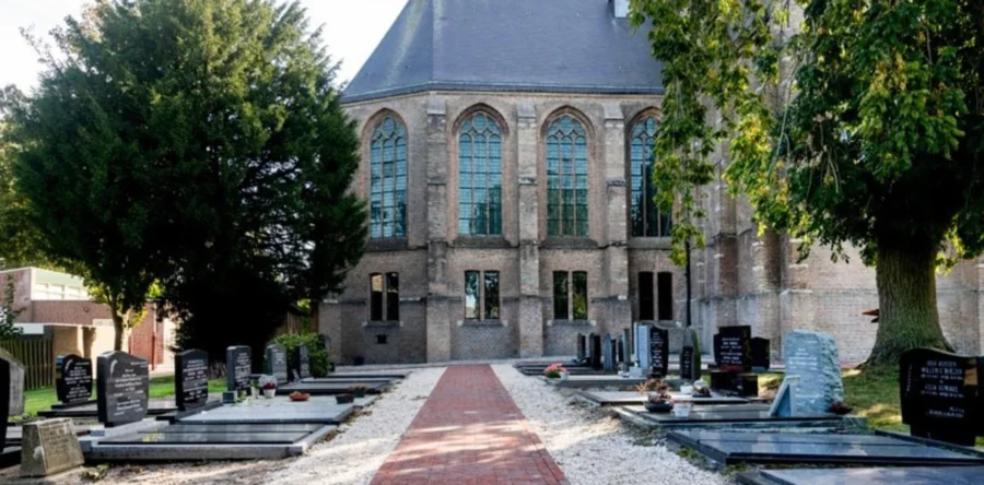 Wandelpaden begraafplaatsen Sprang-Capelle en Waspik in onderhoud