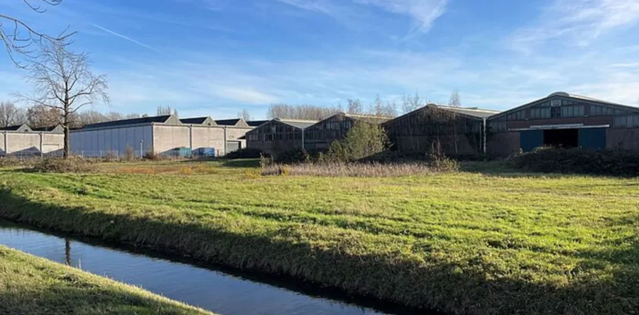 Loodsen staan woningbouwproject in de weg en gaan tegen de vlakte