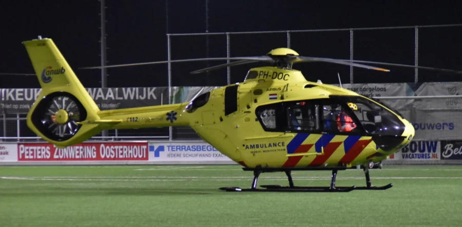 Man raakt gewond in eigen woning in Dongen, traumahelikopter ingezet