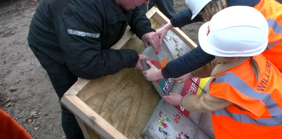 Hoogste punt nieuw kindcentrum ‘s-Gravenmoer bereikt (Video)