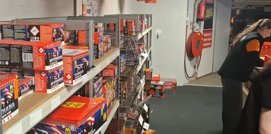 Vuurwerkwinkel Vlijmen rekent op drukke dagen (video)