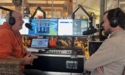 Piet van Aalst haalt in Glazen Huis geld op voor goede doelen (video)