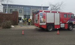 Brandweer heeft autobrand in Kaatsheuvel snel onder controle