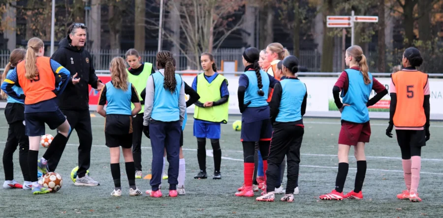 Regioteam de Langstraat stelt drie meidenvoetbalteams samen