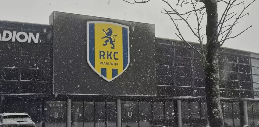 Sneeuwbuien razen over Waalwijk: KNMI geeft code Geel (video)