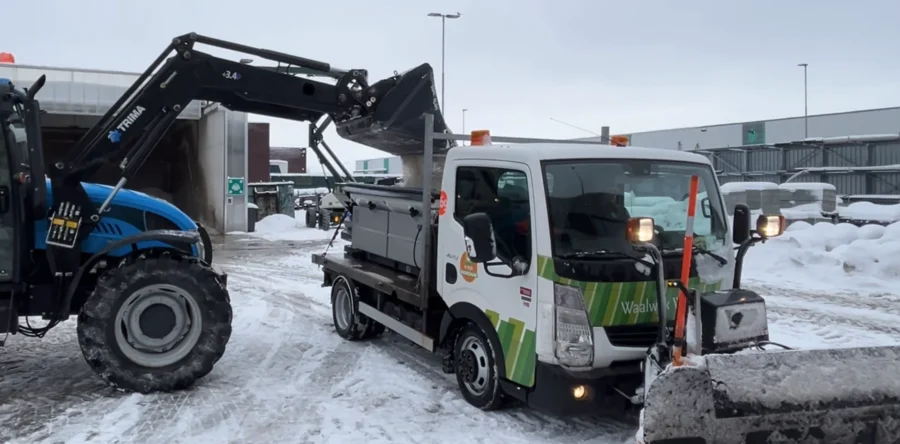Strooiwagens in Waalwijk maken overuren door gladheid (video)