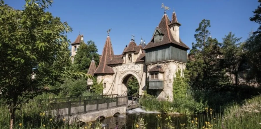 Brandweer rukt uit naar Efteling: brand op bouwterrein Raveleijn