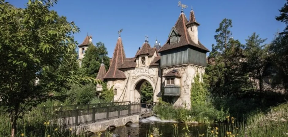 Brandweer rukt uit naar Efteling: brand op bouwterrein Raveleijn