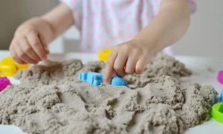 Gemeente Heusden waarschuwt over speelzand met asbest