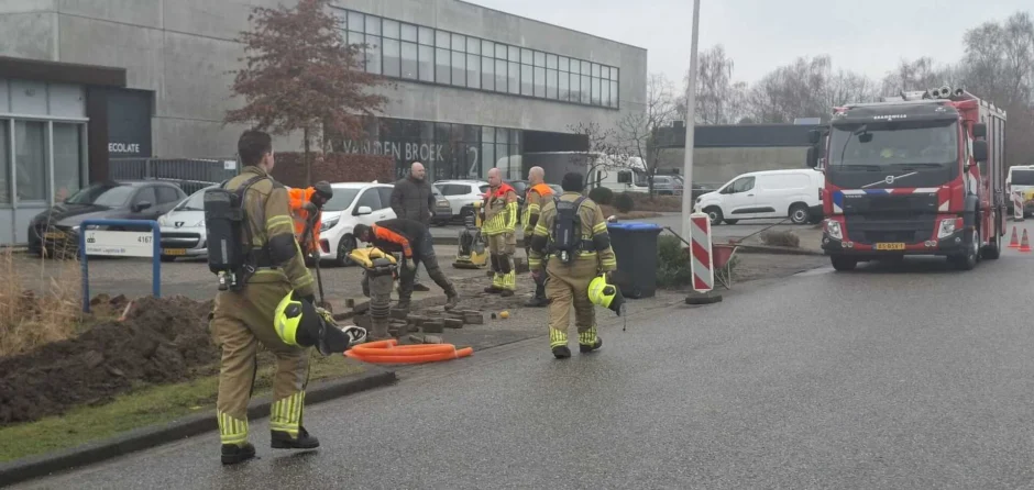 Gasleiding geraakt tijdens graafwerkzaamheden in Waalwijk