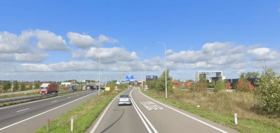 Geldwagen strandt door pech op Midden-Brabantweg in Waalwijk