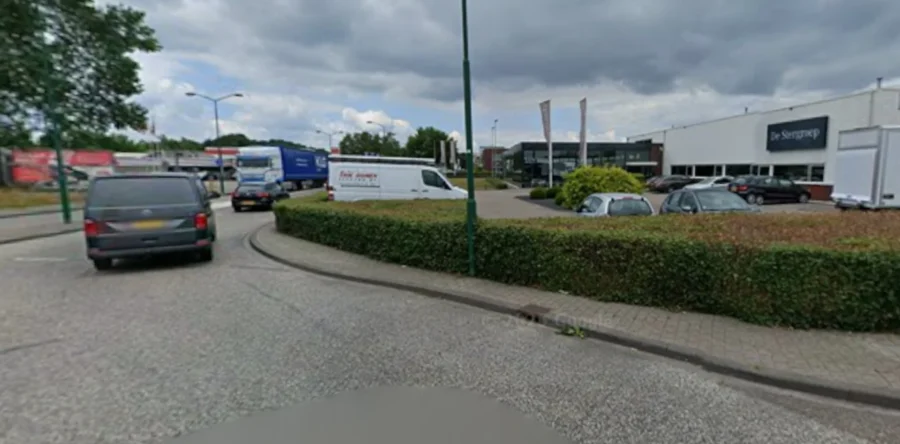 Kop-staart botsing in Dongen veroorzaakt veel schade