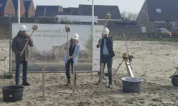 Eerste schop in de grond voor nieuw dorpshuis Loon op Zand