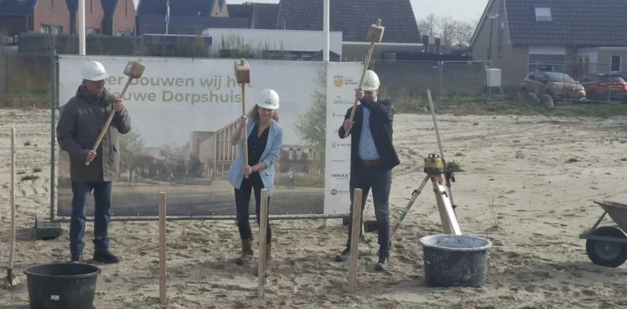 Eerste schop in de grond voor nieuw dorpshuis Loon op Zand