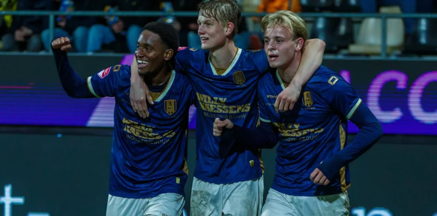 RKC Waalwijk doet tegen zwak VVV Venlo goede zaken in play-off strijd