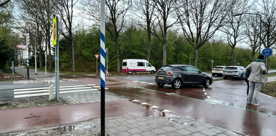 Fietser lichtgewond bij aanrijding op kruising Duinlaan-Horst