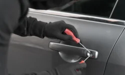 Bestelbusjes in Waalwijk slachtoffer van rooftocht: meerdere inbraken