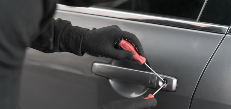 Bestelbusjes in Waalwijk slachtoffer van rooftocht: meerdere inbraken