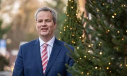 Informateur van Dongen presenteert eindrapport over coalitie Dongen